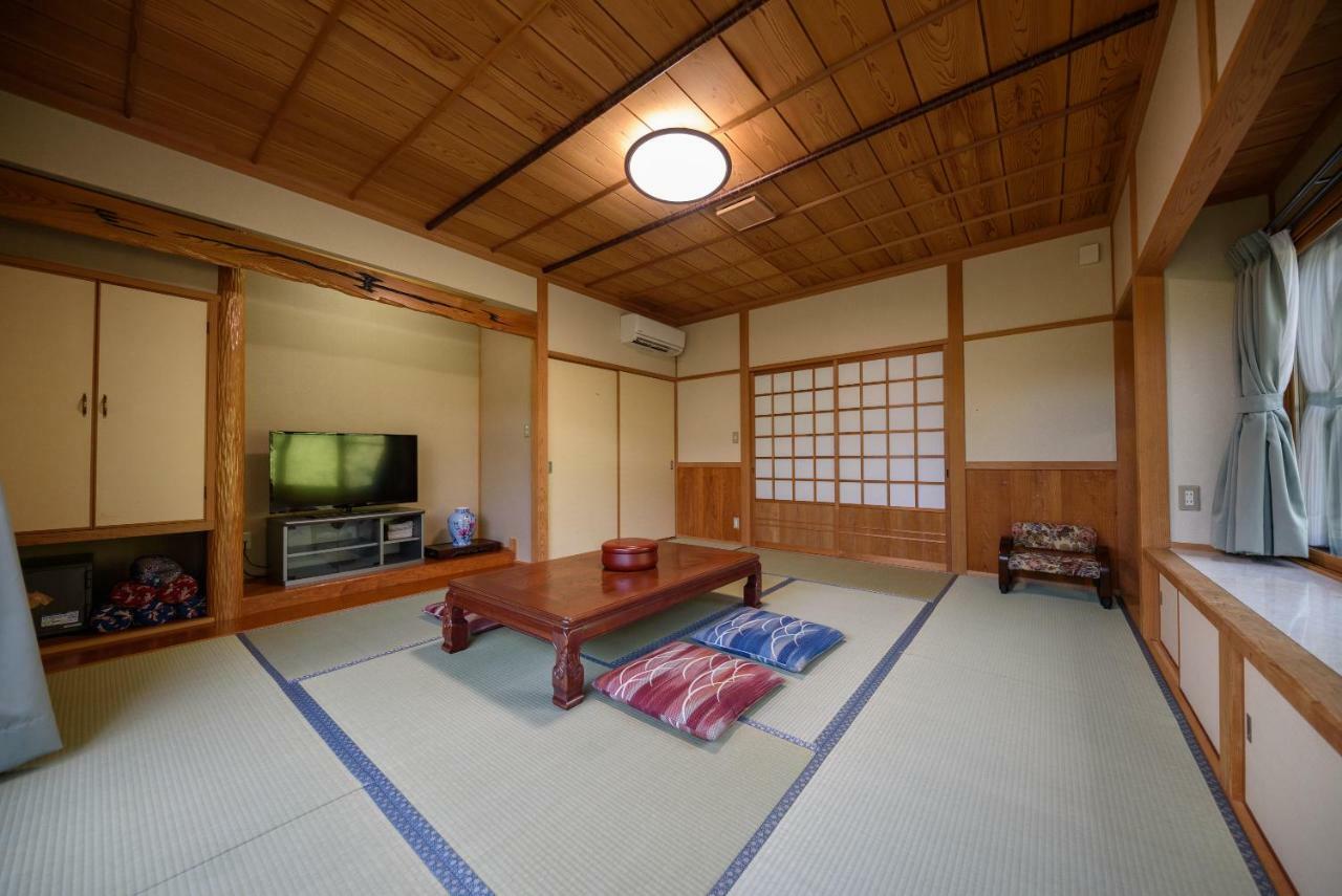 Minshuku Tsutaya Hotel Yufu Exterior photo